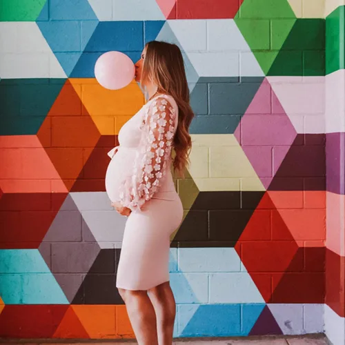 Miniatura 4 de Vestido midi de maternidad de manga larga con malla floral, vestido ajustado de maternidad para baby shower, sesión de fotos