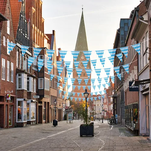 Miniatura 6 de Ahfulife Pancarta de bandera bávara de Oktoberfest de 32.8 pies para decoraciones de Oktoberfest, pancarta de Oktoberfest con 30 banderas