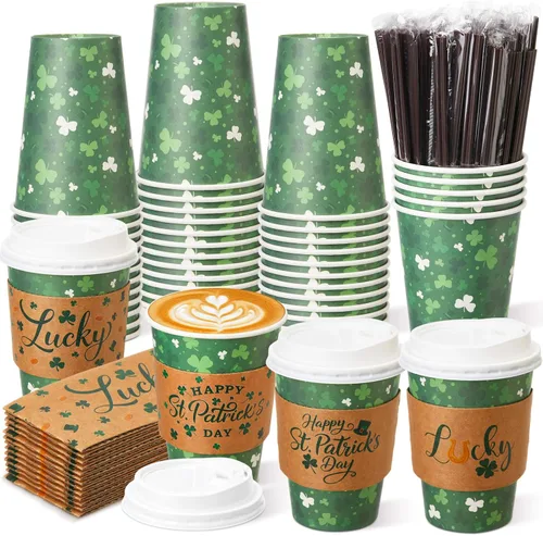 Layhit Juego de 100 tazas de café desechables para el día de San Patricio con tapas y mangas, pajitas de 12 onzas con trébol verde para bebidas
