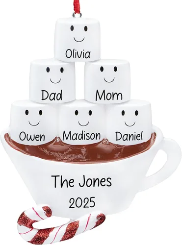 Adorno de Navidad personalizado de la familia de 6 de chocolate caliente 2026 | Malvaviscos personalizados en taza de cacao con bastón de caramelo |