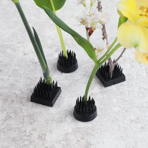 Miniatura 2 de Wazakura 4 piezas de mini Ikebana Kenzan negro, fabricado en Japón, diseño floral, soporte redondo y cuadrado para flores (negro Mini Kenzan)
