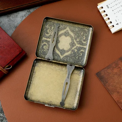 Miniatura 8 de Ipetboom Caja de cigarrillos de metal vintage portátil delgada cubierta para 20 cigarrillos acero inoxidable caja de almacenamiento de cigarrillos