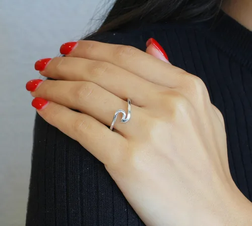 Miniatura 4 de CloseoutWarehouse Anillo de plata de ley 925 con diseño de ondas (tamaño 2-15, opciones de color)