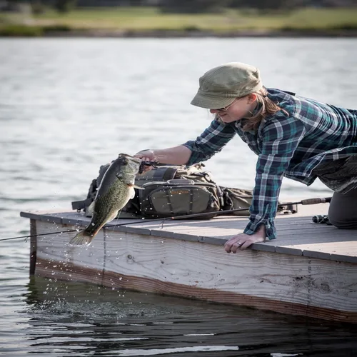 Miniatura 8 de Paquete de Pecho para Pesca Fall River, Se Adapta a Hasta 2 Cajas de Aparejos/Moscas, 152 Pulgadas Cúbicas / 2.5 L Verde oliva