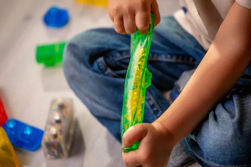 Miniatura 4 de Goliath Jelly Blox Stash 'N Stack Estuche de Almacenamiento 2 en 1 Bloques de Construcción para Niños Pequeños y Preescolares que Pueden Apretar