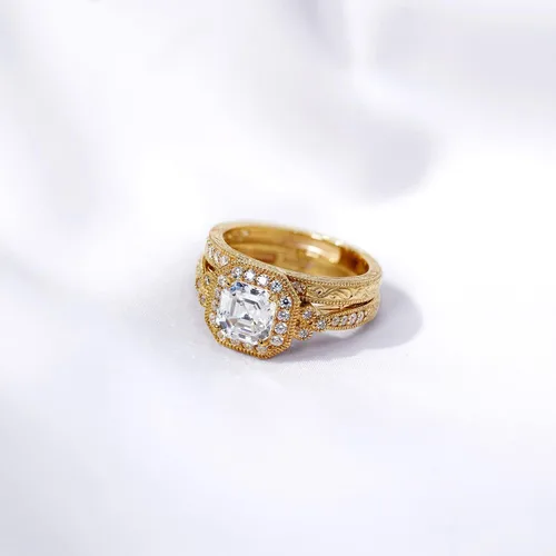 Miniatura 29 de Amazon Essentials Anillo antiguo de plata de ley chapada en platino o oro con circonita cúbica de elementos infinitos de corte Asscher