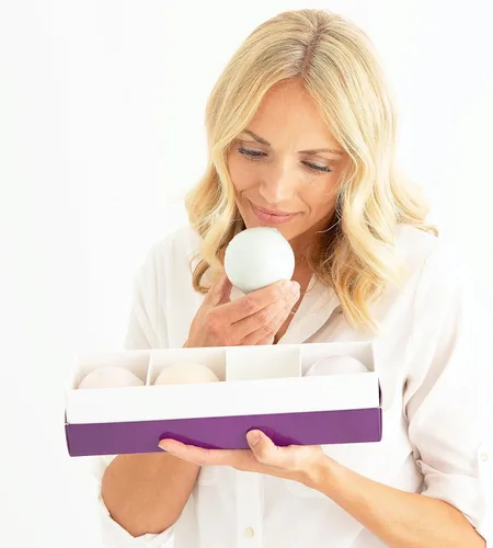 Miniatura 8 de Set de regalo de bombas de baño para mujeres: aceites esenciales orgánicos hechos en Estados Unidos, sal de Epsom y manteca de karité: 4 bombas
