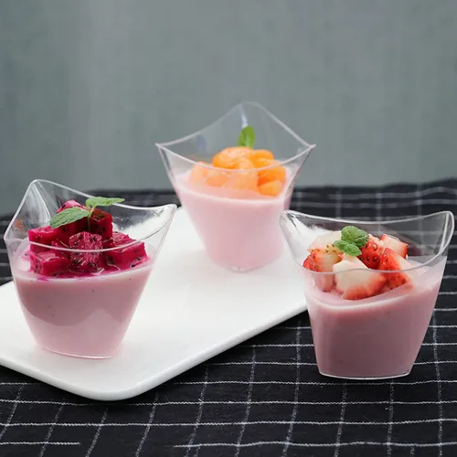 Miniatura 7 de Tosnail Paquete de 50 vasos triangulares de postre de 4 onzas, vasos desechables de plástico con 50 cucharas de postre de plástico
