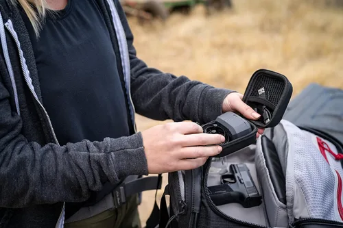 Miniatura 9 de Caldwell E-MAX Shadows Pro - Protección auditiva electrónica con amplificación de sonido ambiental, Bluetooth, funda recargable, para disparar