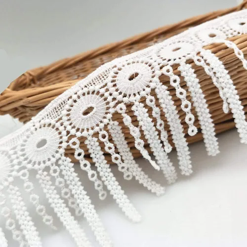 FQTANJU 2.8 in X5 yardas de encaje blanco con borla para bricolaje costura apliques artesanía