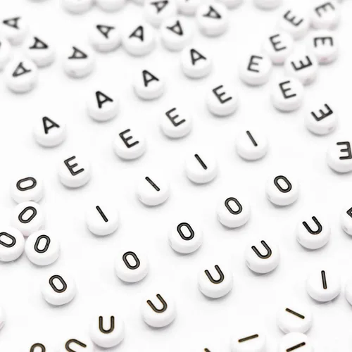 Miniatura 4 de 500 cuentas acrílicas de letras de 0.236 x 0.157 pulgadas, cuentas del alfabeto para hacer joyas, letras A E I O U, cuentas para hacer pulseras
