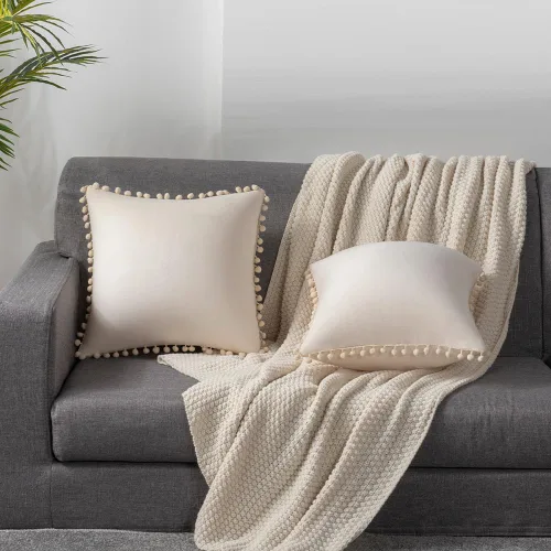 Miniatura 4 de DEZENE Fundas para Cojín de Sofá 16x16 Beige: Paquete de 2 Fundas de Almohada Decorativas Cuadradas de Terciopelo Suave con Pompones para Decoración