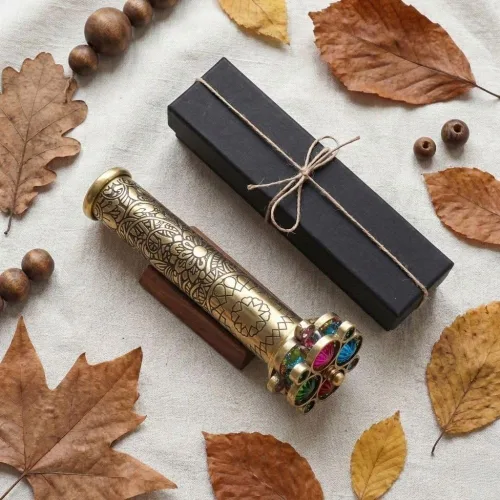 Miniatura 4 de Caleidoscopio de latón lacado con patrón floral grabado a mano, incluye dos ruedas giratorias separadas, un regalo único para mi hijo, nieto, hija.