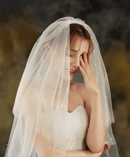 Miniatura 2 de JWICOS Velo de novia de 2 niveles para novias, accesorios cortos de tul para novia con peine y borde cortado, diadema de velo de perlas