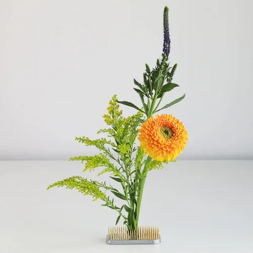 Miniatura 5 de Wazakura Ikebana Kenzan - Soporte de flores rectangular largo japonés de 3.4 pulgadas (3.425 in), hecho en Japón, herramienta de rana para arreglar