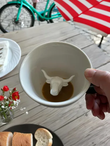 Miniatura 7 de Creature Cups Taza de cerámica Bull - Animal 3D oculto en el interior - Regalo único para los amantes del café y el té