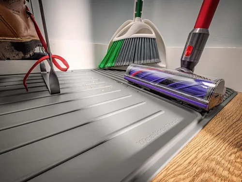 Miniatura 5 de WeatherTech ClosetMat, tapete de 55 x 22 pulgadas, protección para suelos de armario, recortable, color gris