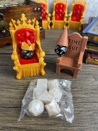 MunnyGrubbers - Jaula de la cárcel de dados - Silla Time Out y sombrero de dunce - Silla de la vergüenza - Corona de Crit y Trono de la Suerte -