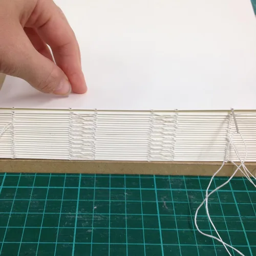 Miniatura 6 de Books by Hand Hilo de lino, calidad de archivo natural sin blanquear y sin encerar, calibre 35/3 de 50 yardas, ideal para encuadernar y coser firmas
