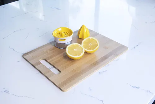 Miniatura 7 de Joie Kitchen Gadgets Joie Squeeze and Pour Juicer Escariador, 10 cucharaditas, amarillo