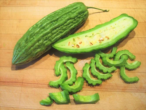 Miniatura 4 de TomorrowSeeds - Semillas de melón amargo de piel verde - Más de 15 unidades - para 2025 plantar calabaza amarga Karela Bálsamo de calabaza Pera