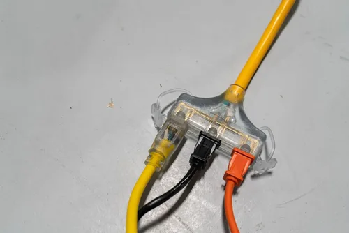 Miniatura 6 de Cable divisor Y de 2 tomas de salida de generador Southwire - Convierte un enchufe único a dobles tomas de salida de 15A - Enchufes moldeados
