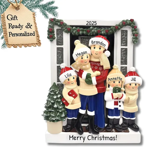 Miniatura 5 de Adorno personalizado en 3D de nuestra primera Navidad, suéter de invierno 2025, adornos para parejas, adorno para puerta delantera, adorno