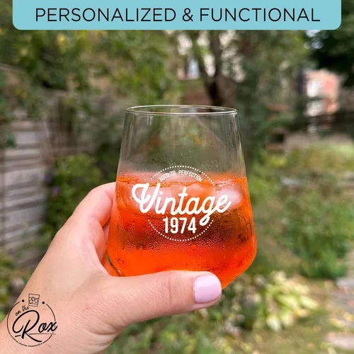 Miniatura 4 de On The Rox Regalos de 50 cumpleaños para mujeres y hombres – 14 onzas vintage 1974 50 años regalos para mujeres – Copa de vino sin tallo apta