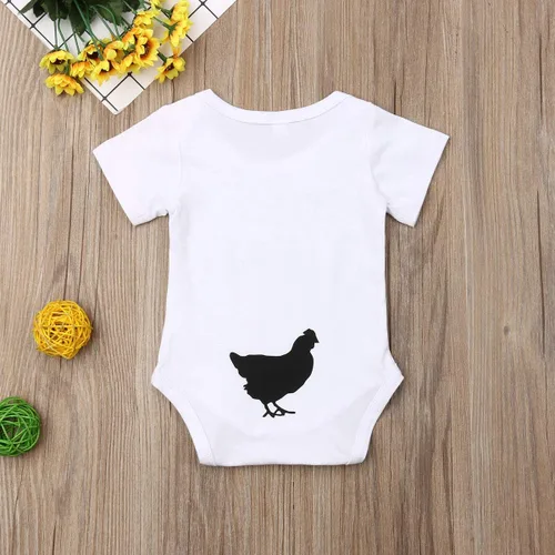 Miniatura 69 de Pañalero para bebé recién nacido, con frase en inglés “Got my mind on my momy”, color gris y blanco, talla 0-18M