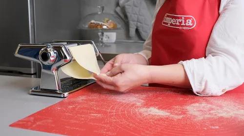Miniatura 9 de Imperia Titania Pasta Maker - La máquina está 100% fabricada en Italia, construcción de acero resistente, rodillo manual con mango de madera