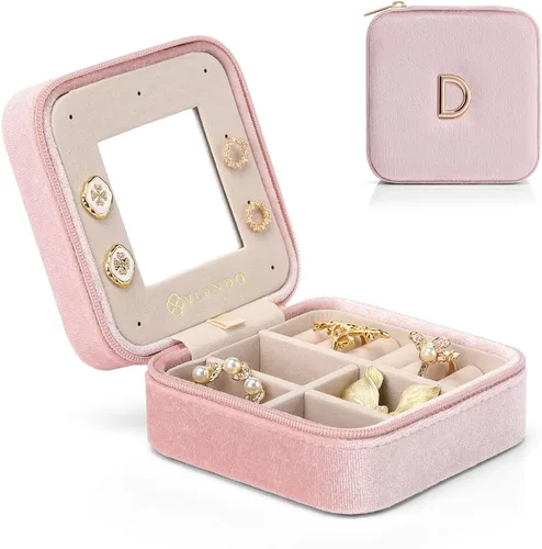 Vlando Joyero pequeño de viaje organizador para guardar anillos, aretes, collares, terciopelo suave seleccionado, letra D grabada, rosa