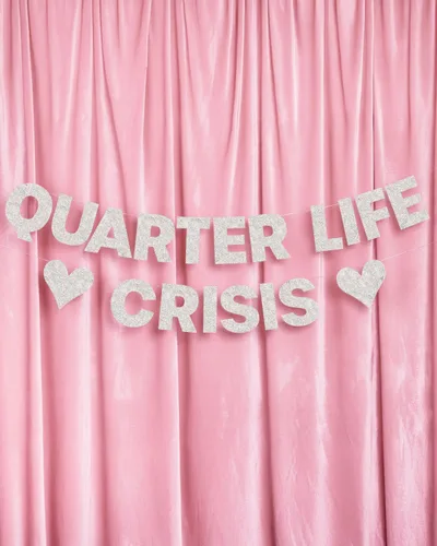Miniatura 3 de xo, Fetti Cartel de crisis de Quarter Life - Purpurina plateada, 4 pies Divertidas decoraciones de fiesta de cumpleaños, decoración de cumpleaños