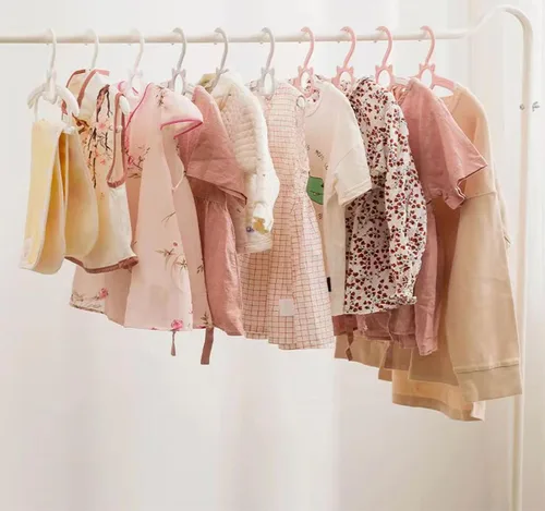 Miniatura 7 de Perchas de guardería para armario de bebé, paquete de 30 perchas ultradelgadas antideslizantes y extensibles para ropa de recién nacido, colgador