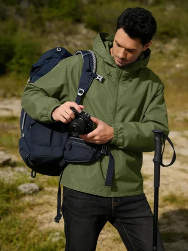Miniatura 2 de UIQUR Chaqueta impermeable para hombre, ligera, rompevientos, impermeable, ciclismo, correr, senderismo, equipamiento con capucha plegable