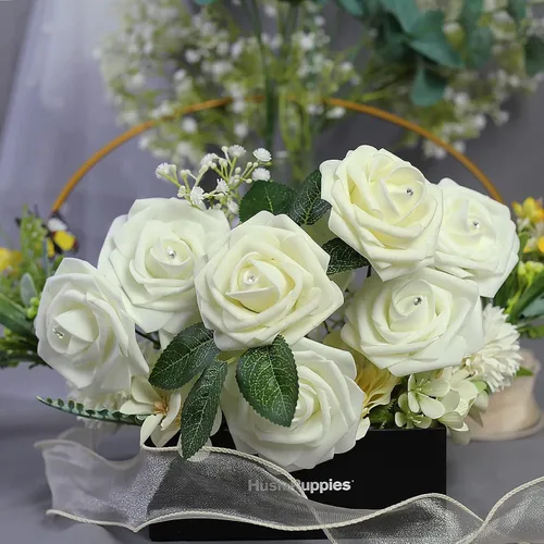 Miniatura 5 de SWEETIME Flores falsas para decoración, 50 ramos de rosas de espuma en caja, hojas verdes, paquete de cabeza de rosa sintética blanca crema