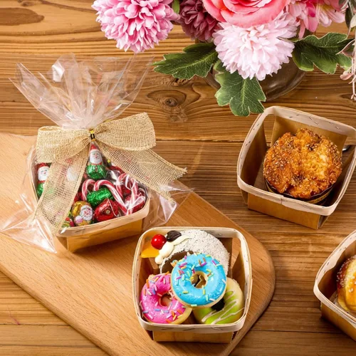 Miniatura 4 de Yerliker Juego de 10 mini cestas de madera para regalos, canastas pequeñas vacías de 4 pulgadas, lazos de bayas, bolsas transparentes para dulces