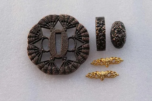 Miniatura 30 de Espada samurái japonesa KOSHIRAE – TSUBA FUCHI KASHIRA MENUKI 68-100
