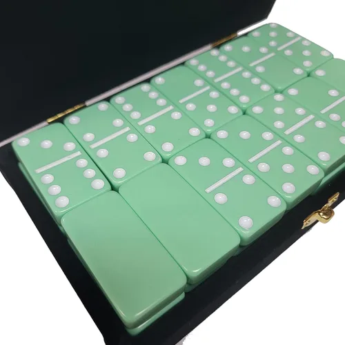 Marion Domino Double 6 Torneo Jumbo de color verde menta pastel tamaño profesional en elegante estuche de terciopelo negro.