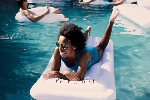 Miniatura 2 de Rae Dunn x CocoNut Float - Flotador de tumbona para adultos, tamaño adulto, multiusos, inflable y silla de descanso, flotador de balsa versátil