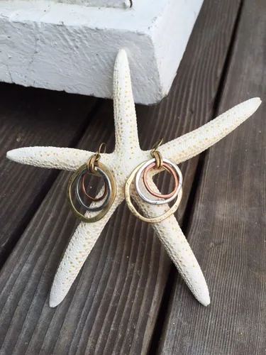 Miniatura 6 de Aretes de amanecer, artesanales, con diseño de círculos bruñidos, bañados en cobre, bronce, y plata.