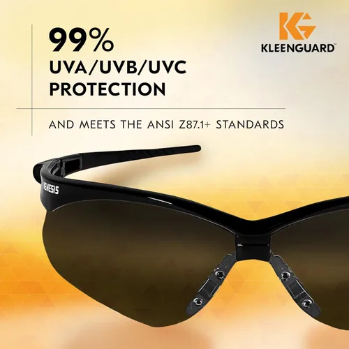 Miniatura 6 de KleenGuard™ V30 Nemesis™ - Gafas de seguridad (22475), con revestimiento antivaho y lentes ahumadas, montura negra, gafas de sol unisex para hombres