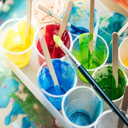 Miniatura 6 de Paquete de 30 vasos graduados de plástico de 2 onzas, vasos transparentes de 2 onzas con 30 varillas de madera para mezclar pintura, manchas, epoxi