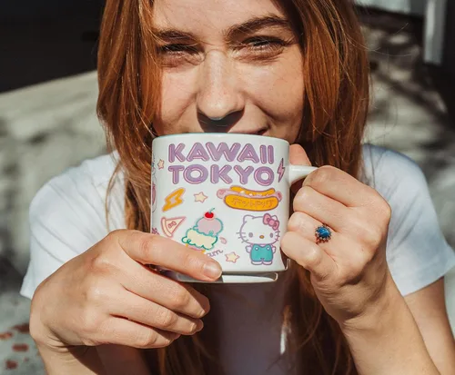 Miniatura 4 de Sanrio Hello Kitty "Kawaii Tokyo" Allover Icons - Taza de café grande para café expreso, cafeína, bebidas, artículos esenciales para el hogar