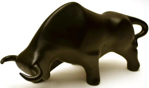 Miniatura 6 de Toro de escultura de cerámica hecho a mano y pintado a mano. Figura decorativa (tamaño pequeño 9.45 x 5.51 x 3.94 pulgadas) (negro mate)