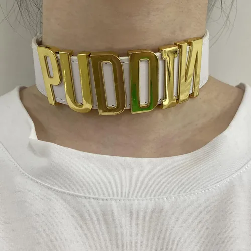 Miniatura 2 de YANCHUN Gargantilla de Puddin para mujer, de cuero punk, collar con letra, collar de espigas, pulsera de espigas, accesorios de disfraz de Halloween