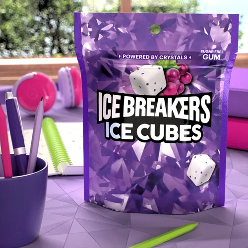Miniatura 5 de ICE BREAKERS Ice Cubes Arctic Grape - Bolsa de goma de mascar sin azúcar, 8.11 onzas (100 piezas)
