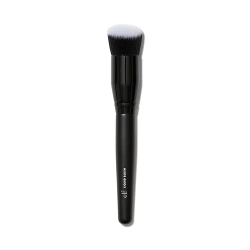 e.l.f. Cepillo de rubor líquido de camuflaje, cepillo para rubor en ángulo, ideal para aplicar y mezclar colores en mejillas, cerdas suaves y
