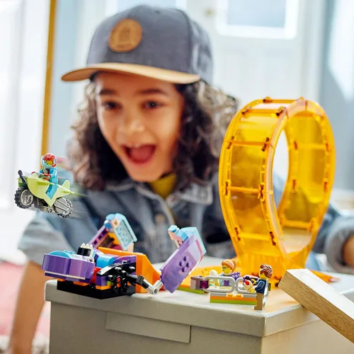 Miniatura 2 de LEGO City Stuntz Smashing Chimpancé Stunt Loop 60338 con volante de juguete, motocicleta, rampa, chimpancé y 3 minifiguras, regalo para niños