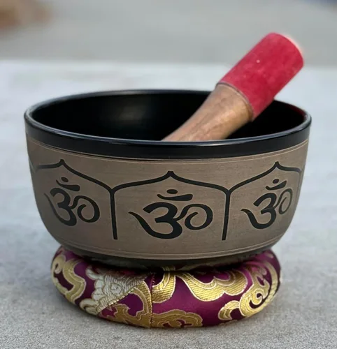 Miniatura 12 de DharmaObjects Yoga Meditación 6 Pulgadas OM Mantra Cuenco Cantante/Pad/Mazo Set de Regalo (Amarillo)