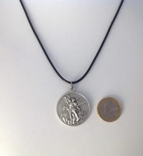 Miniatura 5 de Medalla de San Miguel el el Arcángel en tono plateado Tamaño del pájaro 1.260in Fabricado en alta fiabilidad.